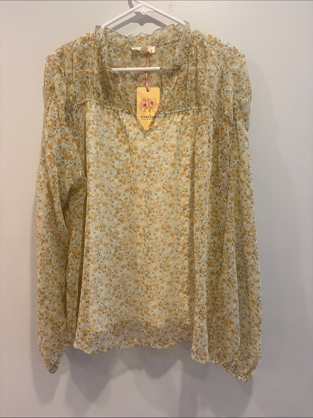entro Yellow/light blue Floral Smocked-Neck Blouse ptp 21-24 length 27
